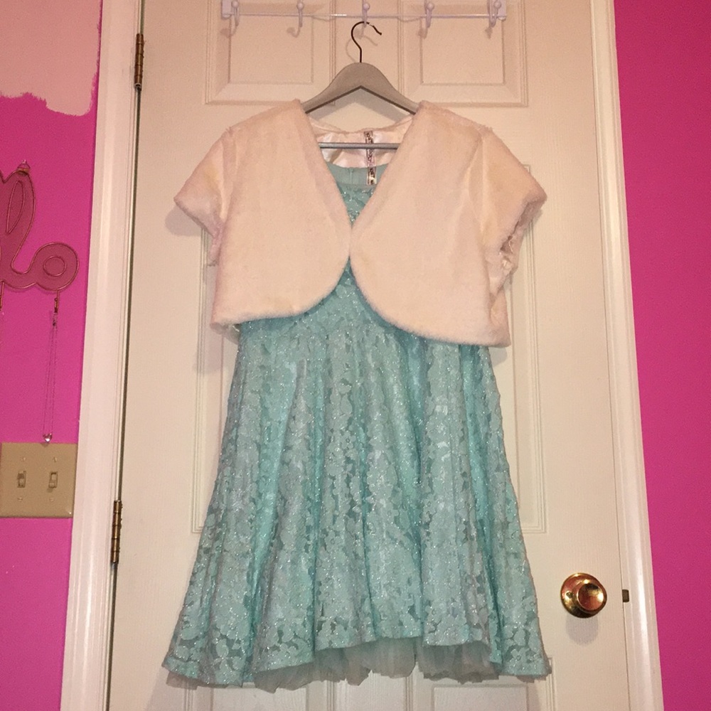 Floral Lace Sleeveless Dress with Fur Vest